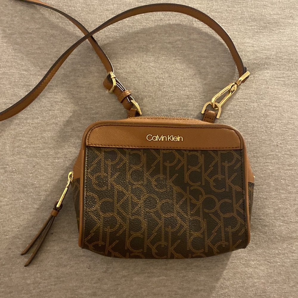 Small Calvin Klein cross body bag